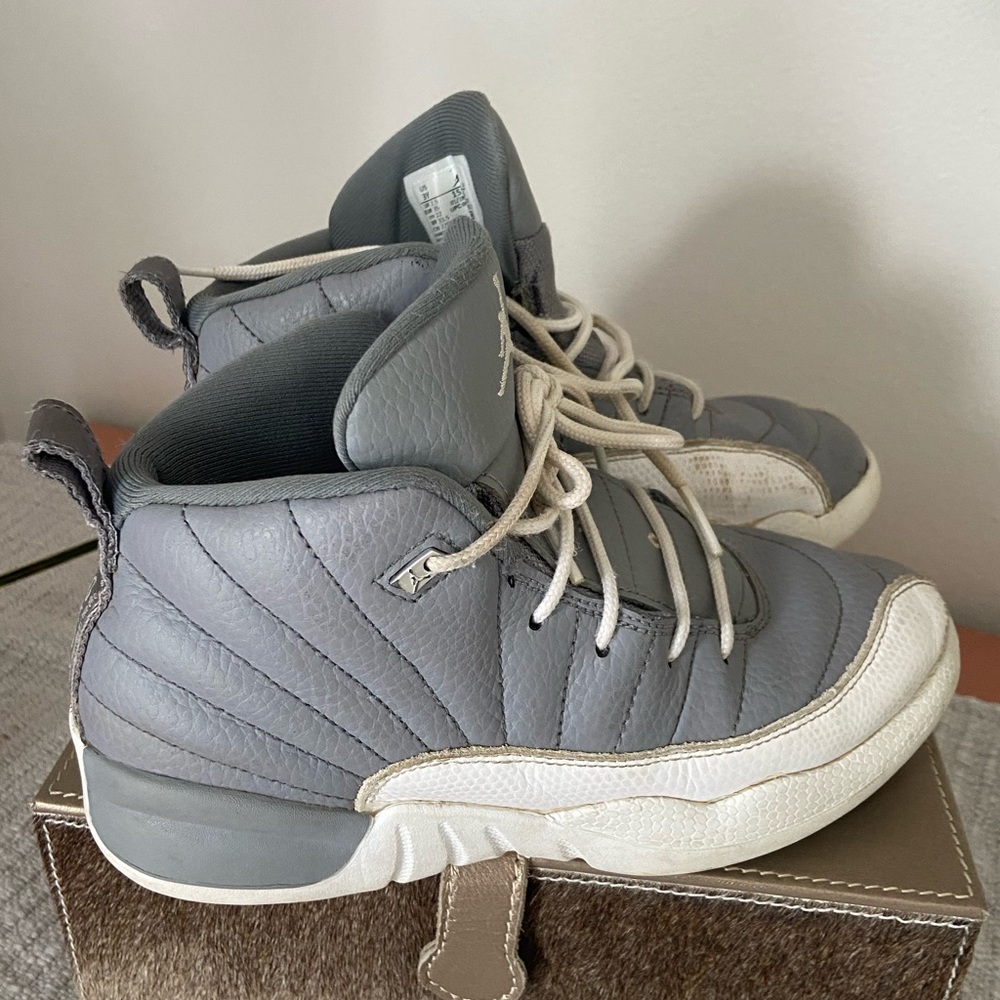 2013 Nike Air Jordan 12 Retro Taxi  Size 3.0 Youth Shoes